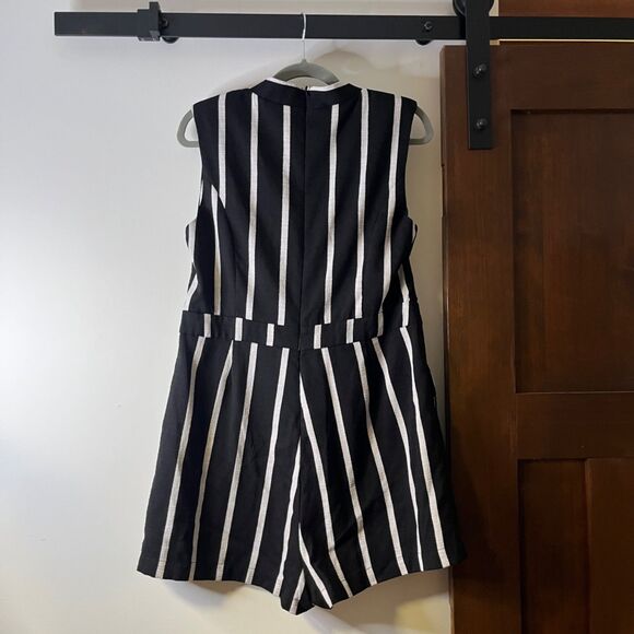 Elliatt Anthropolgie Striped Playsuit Romper Size Large - Picture 4 of 11
